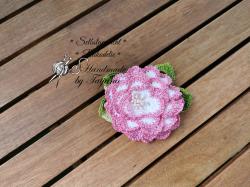 Haarspange-Häkelblume-Brosche mit Blättern weiß/rosa
